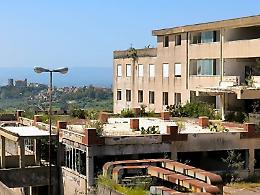 Il presidio sanitario divenuto meta dei raid notturni dei vandali
