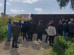 &laquo;Il cancello si deve riaprire&raquo;: sindaco ordina la riapertura dell'accesso al mare sbarrato