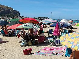 Mondello, un altro weekend nel limbo tra spiaggia libera e lavori di Italo Belga. L'attesa dei turisti: &laquo;Quando potremo prenotare?&raquo;