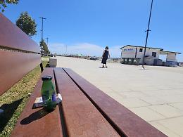 Lo Sbarcadero gi&agrave; sporco: rifiuti, scooter e incivilt&agrave; dopo il restyling