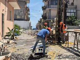 Trivelle in azione in via Platania per salvare le case