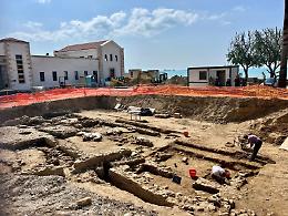 Gela, riemerge il quartiere greco dell'Orto Fontanelle: restauri, illuminazione e un antiquarium con oltre 4.000 reperti