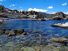 Un turista di 84 anni muore durante una nuotata