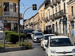 A Giarre appena 18 i vigili urbani  e il centro storico &egrave; in tilt