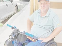 Palermo, barriere architettoniche al cimitero: &laquo;Io disabile non posso portare un fiore a mio padre&raquo;