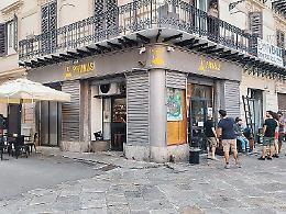 Litigio sul prezzo di una birra pub devastato, clienti picchiati: "E' stato un raid"