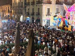 Bagno di folla per le prime due serate del Carnevale estivo