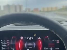 Con il suv da noleggiare a 250 km/h: il pericoloso spot con sfondo Librino