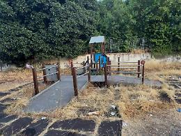 L&rsquo;abbandono del parco Jungo tra vandali e giostre inutilizzate