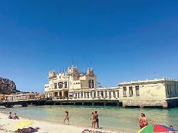 Palermo, lo scarico nel mare di Mondello e il mistero dei test sui batteri inquinanti
