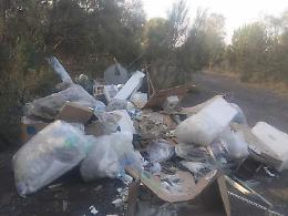 Discarica di rifiuti a Cava Asero, uno sfregio al Parco dell&rsquo;Etna