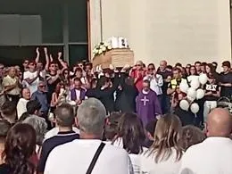 Il triste addio a Sebastiano: &laquo;Vola pi&ugrave; in alto che puoi&raquo;