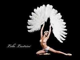 Lola Lustrini, la &ldquo;prof&rdquo; del burlesque tra sogno, ironia e femminilit&agrave;
