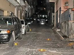Conflitto a fuoco in pieno centro storico nel Catanese, il sindaco "spoilera" il fermo di uno dei pistoleri