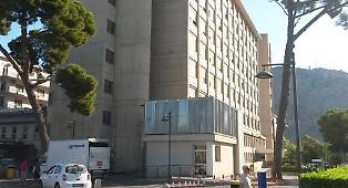 Incidente durante una festa di capodanno a Mondello: ventiduenne precipita da un balcone