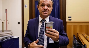 Sud Chiama Nord, De Luca a Schifani: &laquo;Cambi la giunta, assessori tecnici hanno fatto solo danni&raquo;