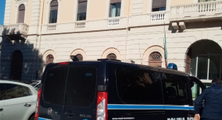 Lancio con i telefonini fallito Piazza Lanza resta &ldquo;blindato&rdquo;