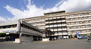 Cade dalle scade del padiglione H1: 68enne in gravi condizioni