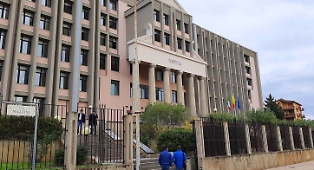 Il marito indagato e archiviato, ma il trasferimento scatt&ograve; lo stesso, la moglie: &laquo;Famiglia distrutta l'Arma mi ascolti&raquo;