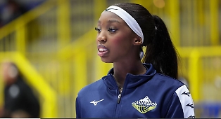 &ldquo;Ho giocato in casa e non mi sono sentita a casa. Tanti insulti razzisti dal pubblico&rdquo;: il grido di Adhu Malual scuote la pallavolo italiana