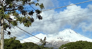Neve sull'Etna: sui social il vulcano diventa una "cartolina di Natale"