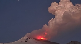 Etna, il video fake da 900mila visualizzazioni con le bombe vulcaniche. La guida: &laquo;Crea inutile allarmismo tra i turisti&raquo;