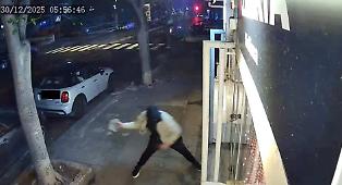 Subiti tre furti in tre giorni, il titolare: "Dormo nel locale"