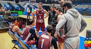 Sette minuti di vergogna: la farsa europea di Trapani tra falsi infortuni e maglie rattoppate