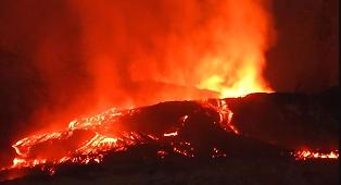Etna, attivit&agrave; effusiva ancora in corso: lava attiva in Valle del Bove e tremore vulcanico in lieve aumento