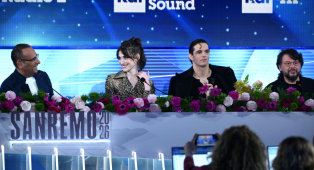 Ascolti Sanremo, Conti non si abbatte: &laquo;Il festival &egrave; in buona salute&raquo;. E manda un &laquo;abbraccio gigante alla Sicilia&raquo;