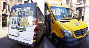 Bus turistici in piazza Duomo con la pubblicit&agrave; di Forza Italia: a Catania scoppia il caso sulla concessione del servizio