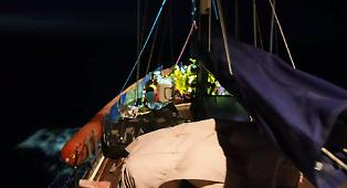 Barcone si rovescia nell'area Sar libica: 32 migranti salvati, due cadaveri recuperati