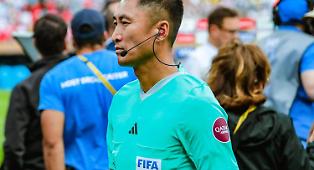 Mondiali 2026, tifosi cinesi pazzi per Ma Ning il &laquo;maestro dei cartellini&raquo;La Cina non si &egrave; qualificata per la rassegna iridata, ma ci sar&agrave; un arbitro a riscaldare il tifo dei suoi connazionali