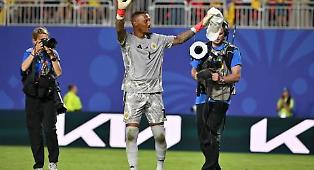 Quindici parate, record in una partita dei Mondiali supplementari esclusi, ha impedito all&rsquo;Ecuador di segnare e ha regalato alla sua nazionale il primo incredibile punto della storia