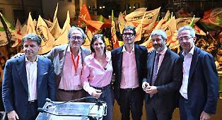 Il patto di Napoli: Pd, M5s e Avs lanciano la sfida a Meloni per il 2027