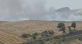 Sicilia in fiamme: vasti roghi a Resuttano ma anche tra Ragusa, Siracusa e Palermo, canadair e mezzi aerei in azione