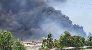 L'incendio a Termini Imerese: 17 squadre dei vigili del fuoco, due gruppi di volontari e due Canadair per domare il rogo