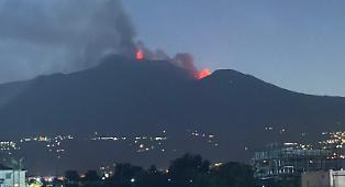 Nuovo parossismo sull'Etna: fontane di fuoco e colata a 2.700 m nella Valle del Leone