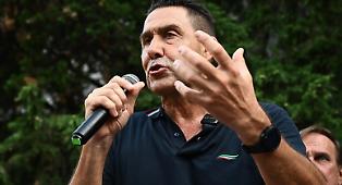 Bot russi e profili fake, cos&igrave; l'ex generale Vannacci vola sui social