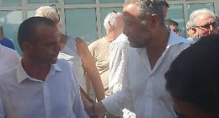 De Luca show a Gela: &laquo;Non ho l'et&agrave; per giocare ai soldatini&raquo; e gelo con Di Paola sul campo largo