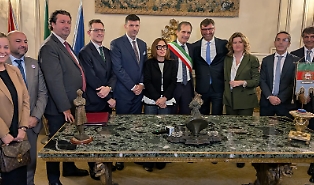 Giunta Trantino, Palazzo degli Elefanti gremito per il giuramento dei quattro nuovi assessori: ecco chi sono e cosa c'è dietro alle nomine