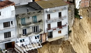 &laquo;Dove si &egrave; consolidato la citt&agrave; ha resistito alla frana e l'esempio &egrave; casa mia&raquo;. A Niscemi il paradosso di Vincenzo, evacuato nel 1994