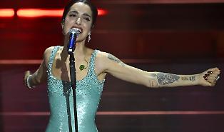 L'orgoglio siciliano di Levante: il web s'inginocchia davanti alla "classe e potenza" della cantautrice