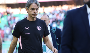 Un palo, un rigore negato, un gol annullato nel finale: il Palermo non sfonda a Reggio e dice addio alla promozione diretta