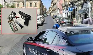 Gira per via Umberto agitato e con una pistola in mano: uomo arrestato a Catania grazie alle segnalazioni dei passanti