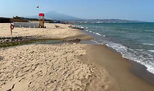 Estate a Catania l'elenco completo di tutte le 56 spiagge "off limits" per i bagnanti