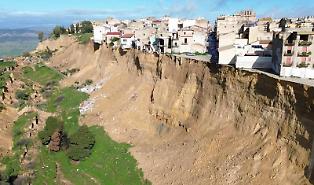 I "magnifici quattro" al lavoro su Niscemi: &laquo;Abbiamo visto la frana muoversi. Le nostre immagini utili ai tecnici&raquo;