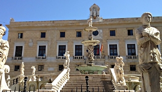 Tasse da aumentare entro fine anno o risanamento a rischio, Palazzo delle Aquile tratta con Roma