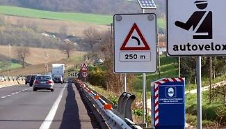 Da Pasquetta autovelox attivi: settimana di controlli su A18 e A20, multe fino a 3.000 euro