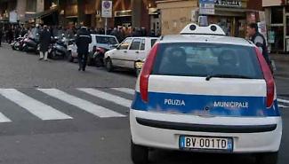 Catania, 11 parcheggiatori abusivi sanzionati: uno stava nascondendo 100 euro. Alla terza volta scatta l'arresto